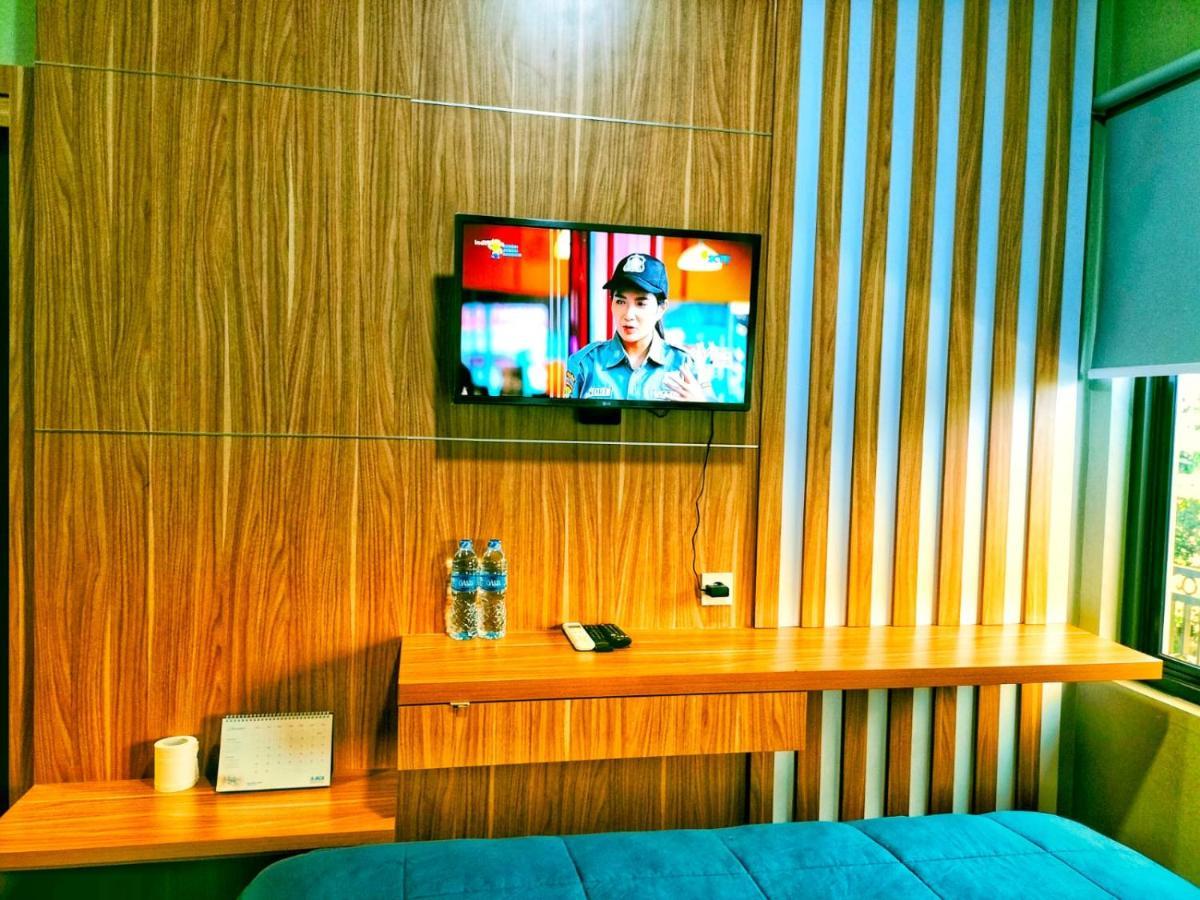 Cozy Residence Tomang Jacarta Exterior foto