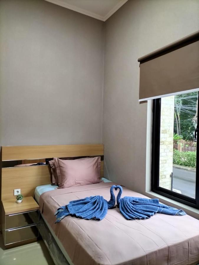 Cozy Residence Tomang Jacarta Exterior foto